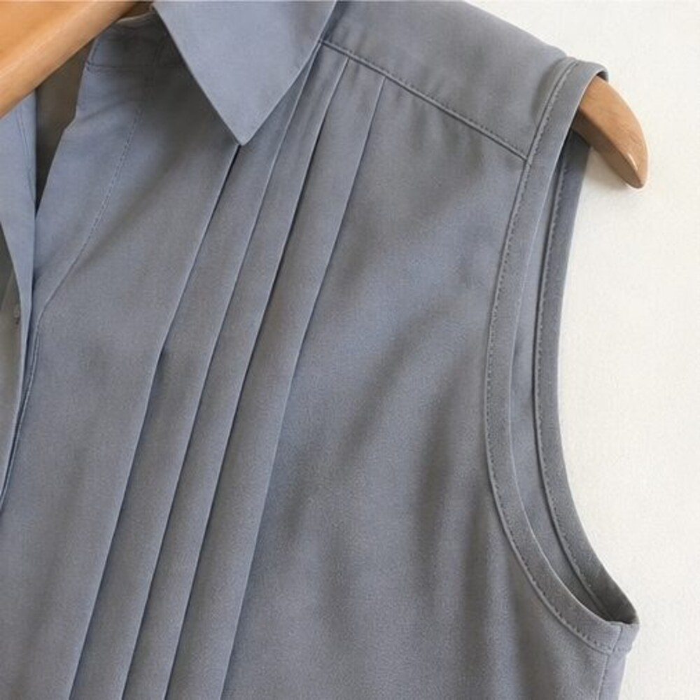 Gray Button Blouse - Picture 5 of 6